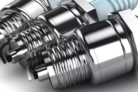 火花塞殼體出現(xiàn)黑色積碳的原因