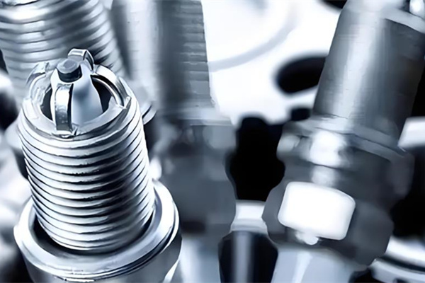 做好割草機(jī)火花塞殼體保養(yǎng)工作，延長(zhǎng)使用壽命！ 圖1