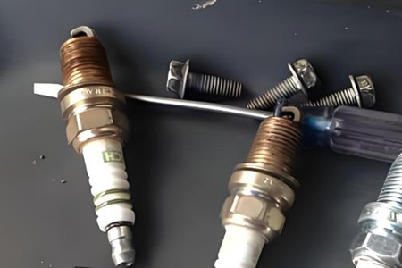 火花塞殼體變紫色是怎么回事?需要處理嗎?