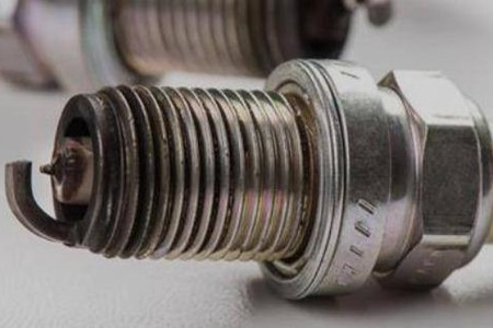 汽車火花塞殼體部位變色是正常的嗎?